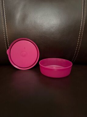 Tupperware - Pink Round container with Lid